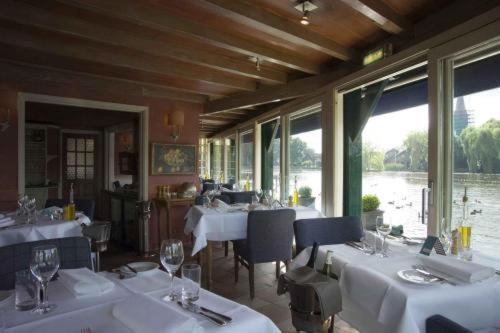 Hotel Restaurant 'T Jagershuis 우데커크안데암스텔 레스토랑 사진